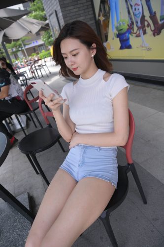 图片[1]-短发牛仔的漂亮女生【2.4G】-爱拍图库