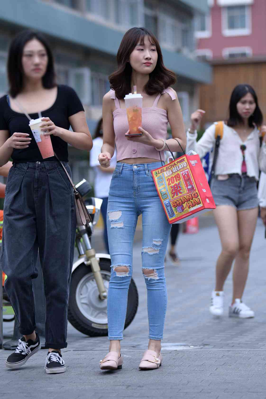 图片[2]-【免费】紧身牛仔裤女生【18P】04014-爱拍图库