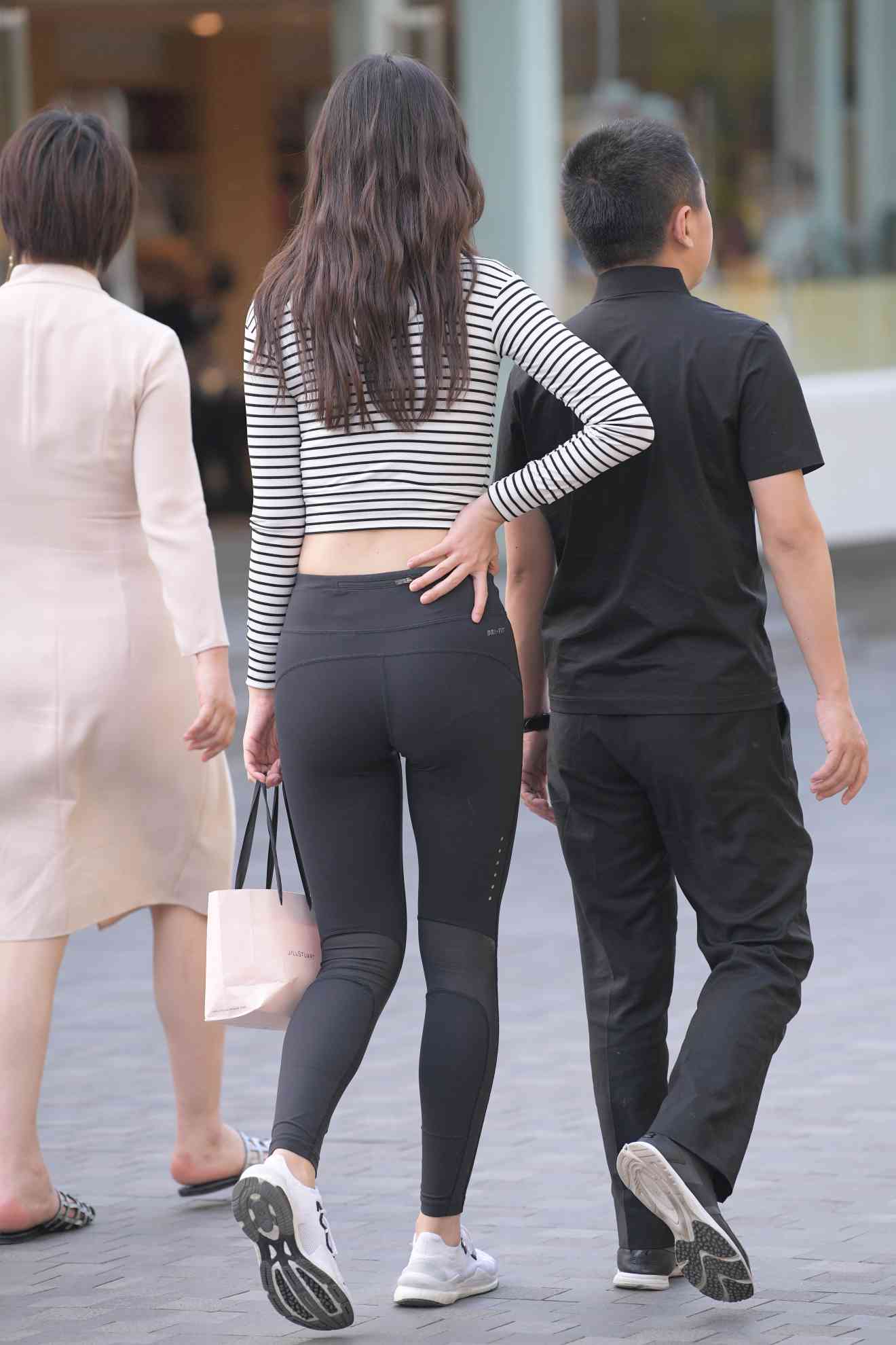 图片[3]-【免费】逛街的瑜伽裤女人【23P】04033-爱拍图库