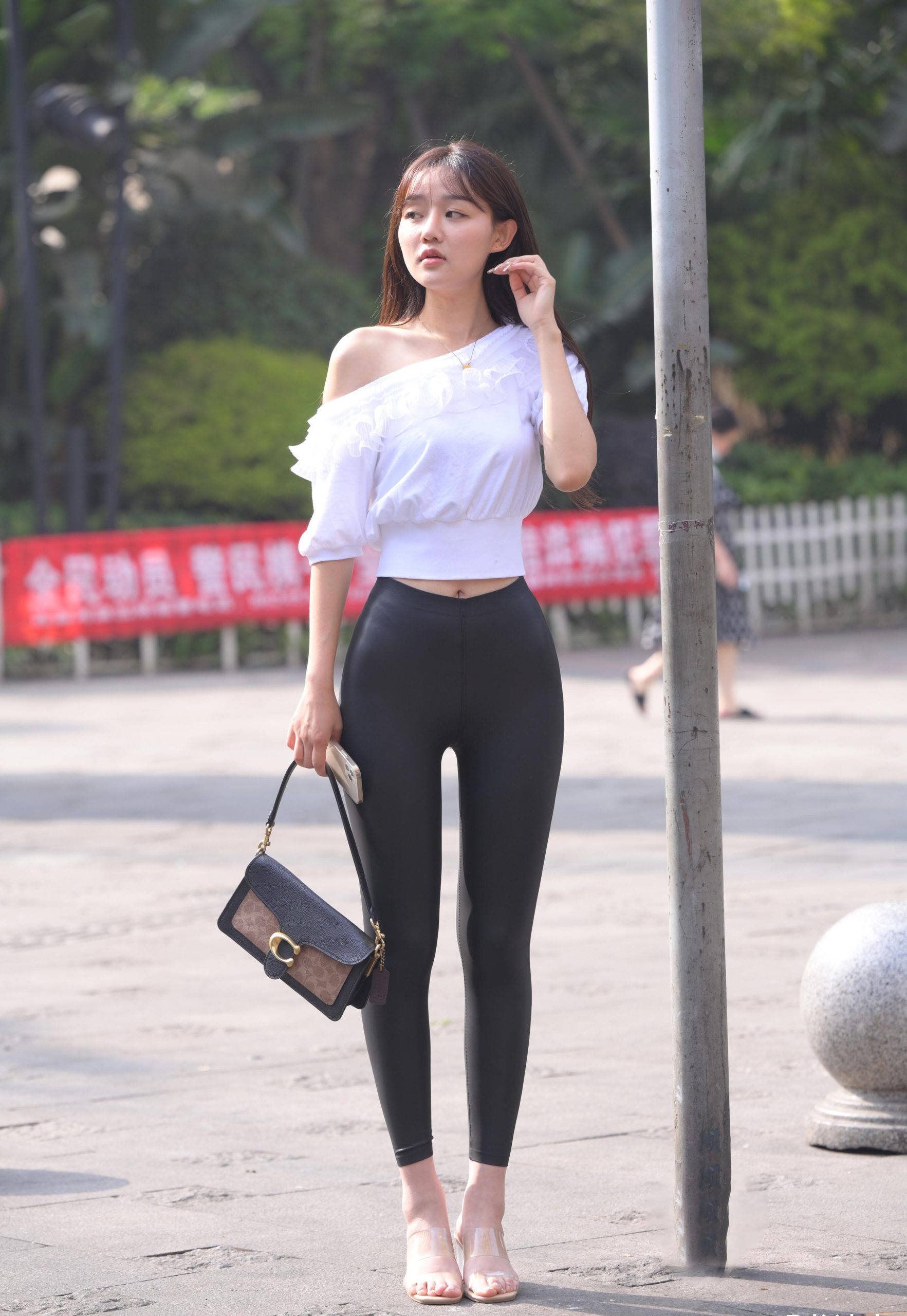 图片[5]-笑容非常甜美且治愈的皮裤女孩 J1945 751P1V-22.1GB-爱拍图库