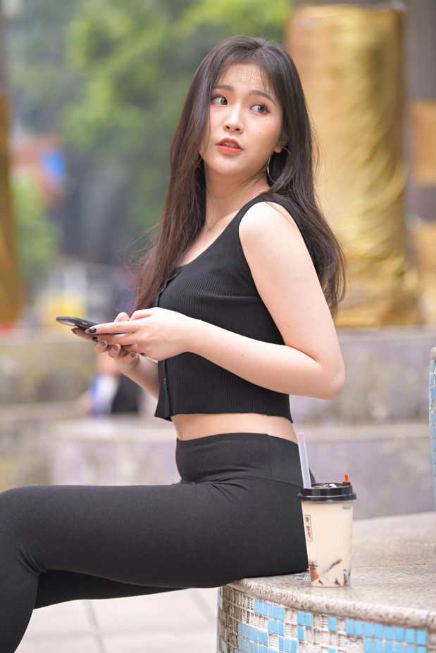 图片[1]-喝奶茶的黑色瑜伽裤长发姑娘【376P】00055-爱拍图库