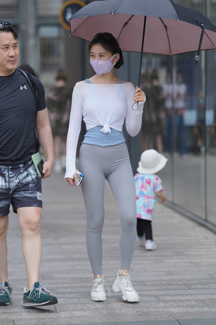 图片[1]-街拍逛街的瑜伽裤小女人  J2874 36P-469MB-爱拍图库