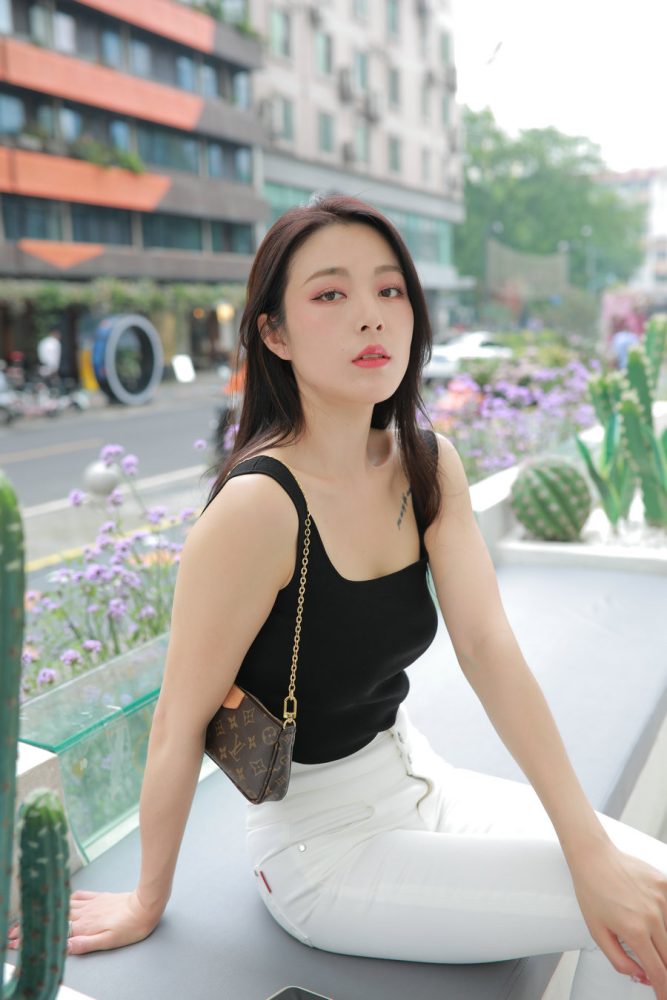 图片[1]-非常漂亮的白色紧身裤女孩J2055 895P2V-24.5GB-爱拍图库