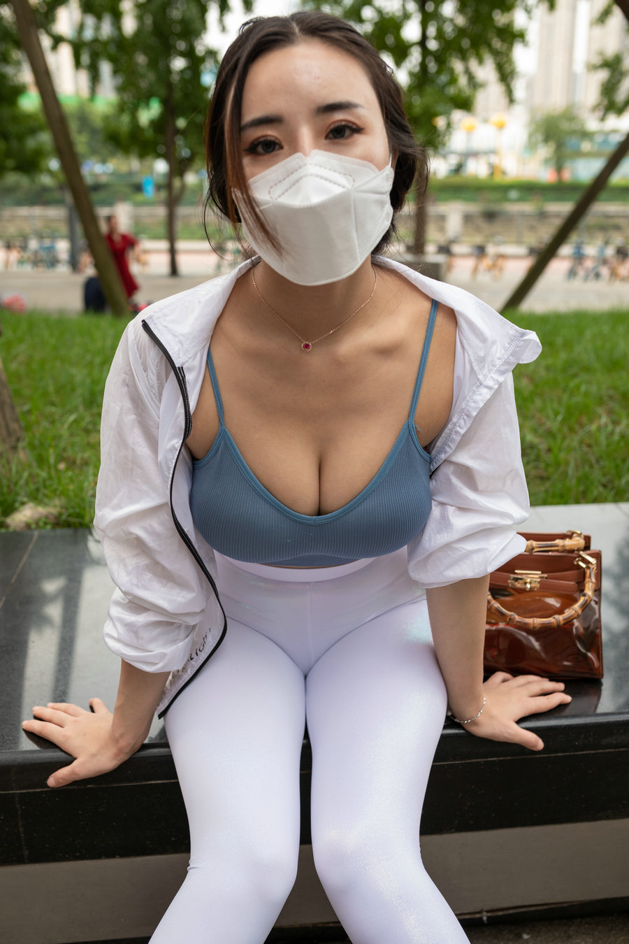 图片[1]-白色瑜伽裤女孩很漂亮 J1518 856P4V-30.0GB-爱拍图库