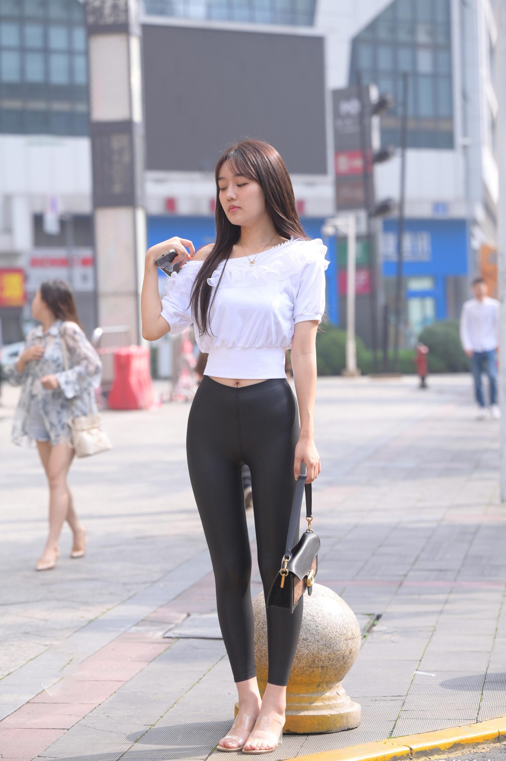 图片[4]-笑容非常甜美且治愈的皮裤女孩 J1945 751P1V-22.1GB-爱拍图库