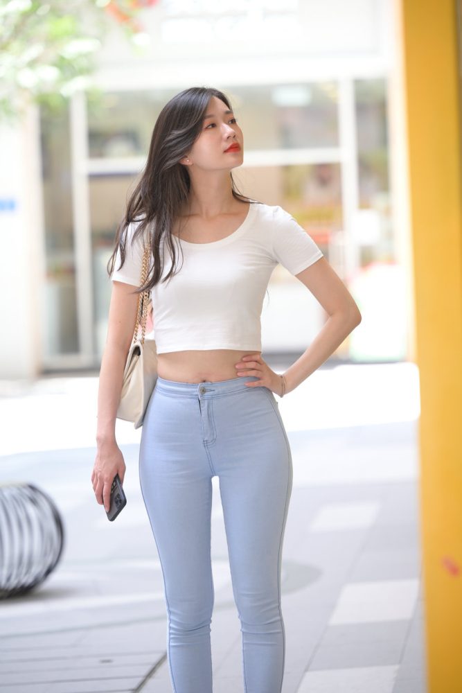 图片[2]-正在逛街的紧身牛仔裤女孩J1815 1112P1V-30.2GB-爱拍图库