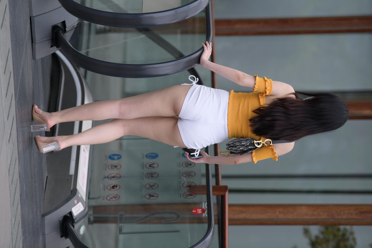 图片[3]-高腰白色短裤的漂亮女孩【767P】00065-爱拍图库