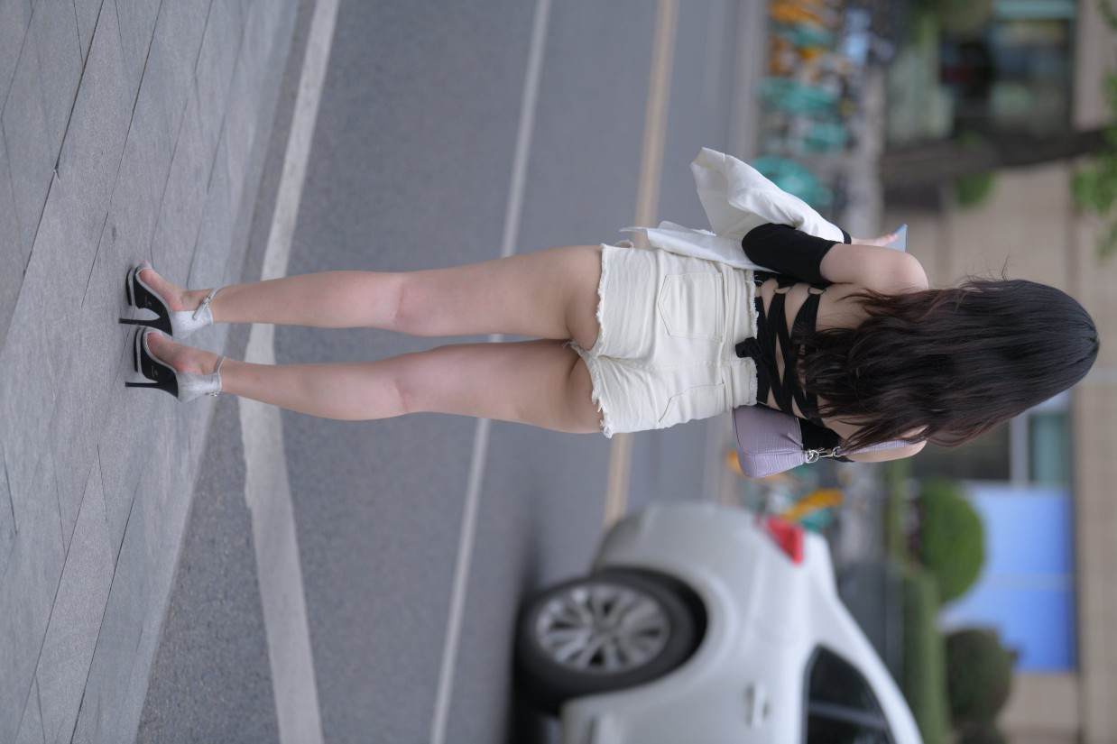 图片[2]-长发飘飘的白色热裤美丽女孩【49P】00029-爱拍图库