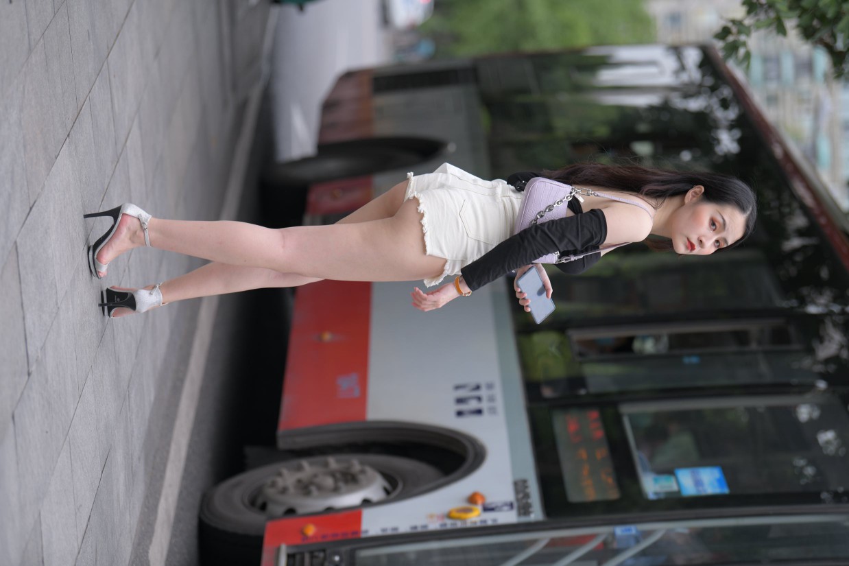 图片[3]-长发飘飘的白色热裤美丽女孩【49P】00029-爱拍图库