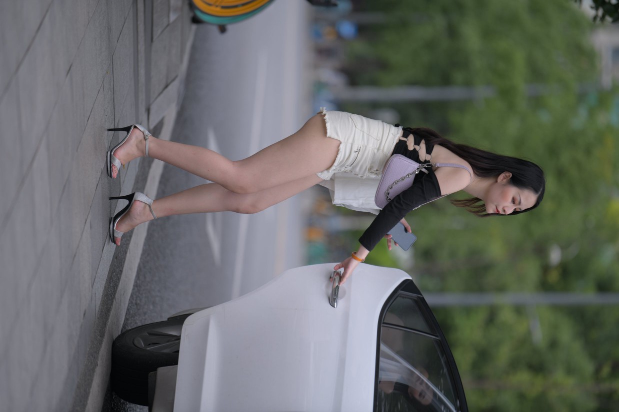 图片[6]-长发飘飘的白色热裤美丽女孩【49P】00029-爱拍图库