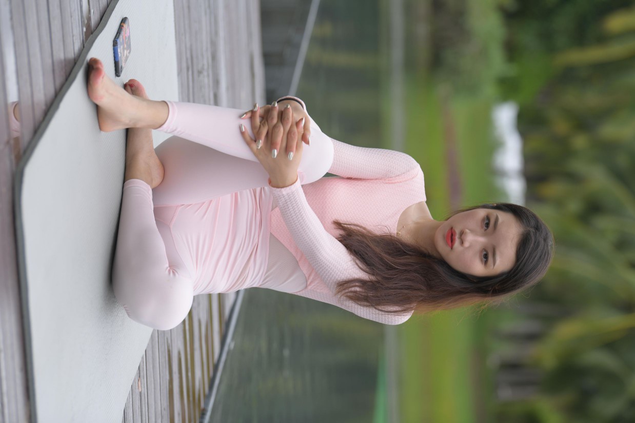 图片[7]-很漂亮眼睛也很大的白色瑜伽裤女孩【249P】00063-爱拍图库