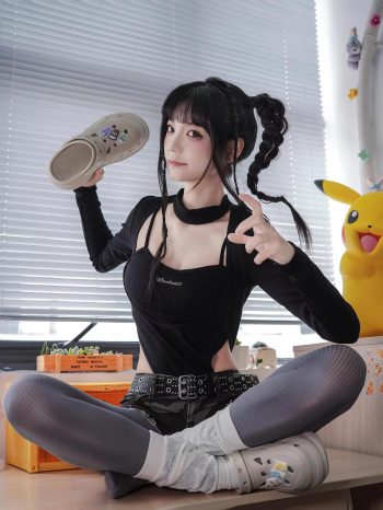 图片[10]-牛仔热裤+灰丝姑娘玩自拍-爱拍图库