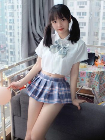 图片[7]-网格丝袜的清纯双马尾小姑娘-爱拍图库