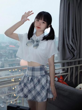 图片[6]-网格丝袜的清纯双马尾小姑娘-爱拍图库